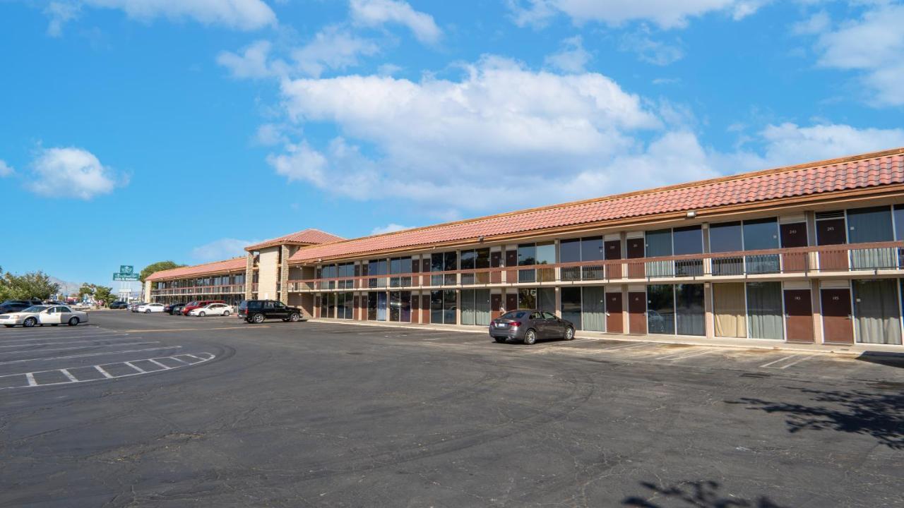 G T Hotels Inn & Suites Extended Stay Victorville Bagian luar foto